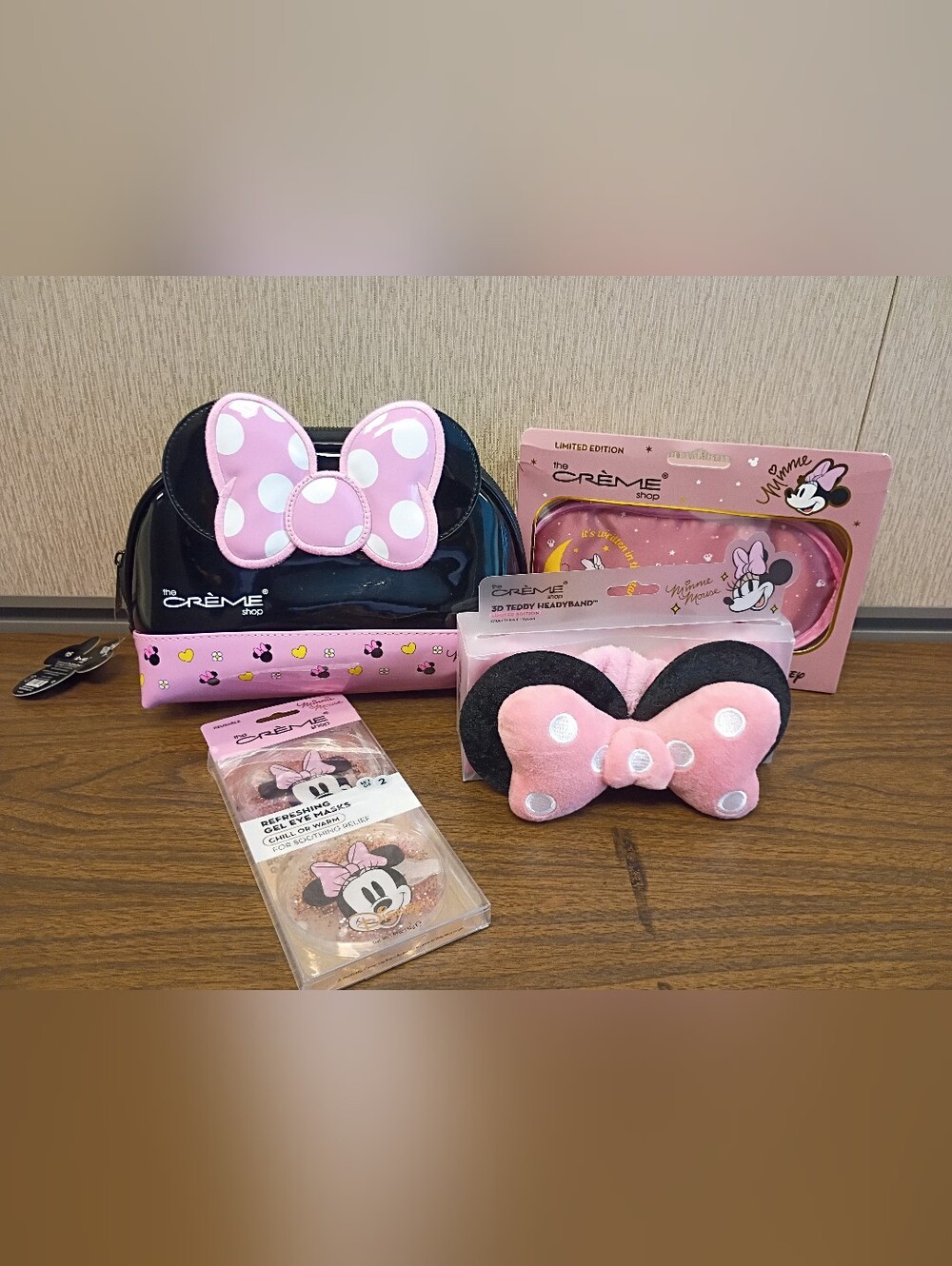 T14 The Creme Shop Minnie Mouse Cosmetic Bag, Headband, Sleep & Eye Gel Masks
